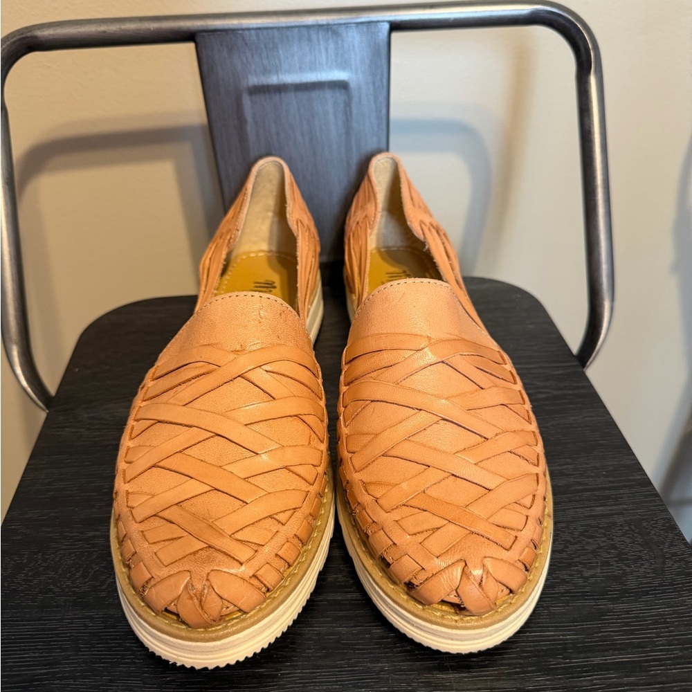 Macarena Collection Woven Leather Huarache Sandals Tan Slip On Flats Sz 10 - Picture 3 of 13